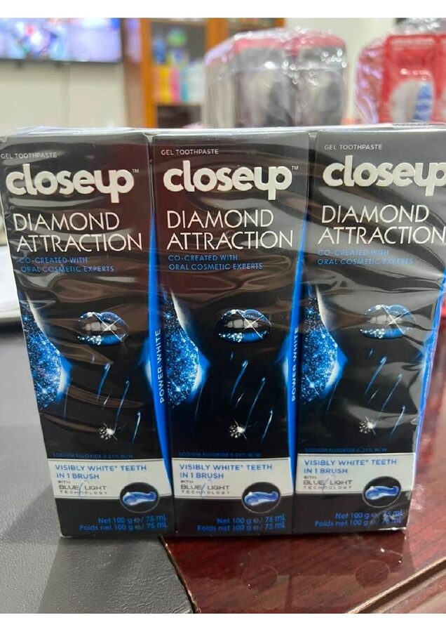 Closeup Diamond Attraction Toothpaste